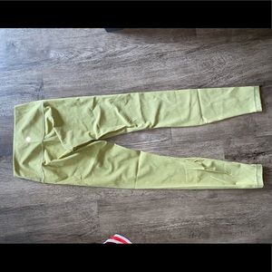 Light green/yellow Lululemon leggings